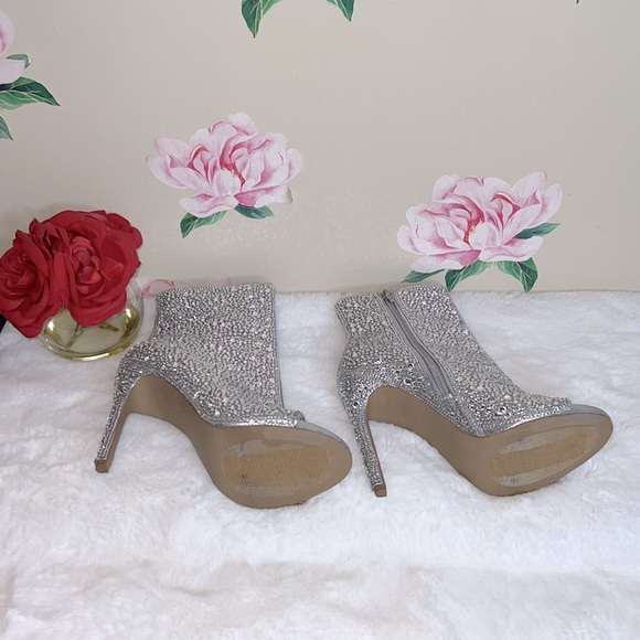 Steve Madden Dispute-R Rhinestone Embellished Peep Toe Stiletto Booties.… - Picture 5 of 7